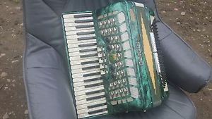 Vintage Italian Accordion Moreschi Castelfidardo FISARMONICHE FISARMONICA 120bas
