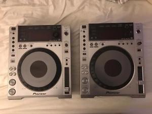 Pioneer CDJ-850 DJ Digital Media Players, Power Cords & RCA's Included.