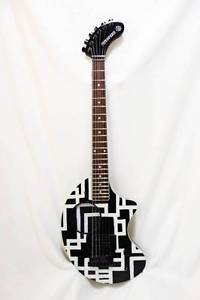 FERNANDES ZO-3HT Hotei Tomoyasu Rare Built-in Amplifier E-Guitar Free Shipping