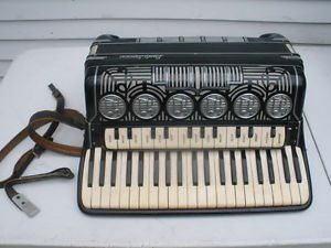 Paolo Soprani Accordion 15 treble buttons 5 Bass 41 / 120 needs work Italia
