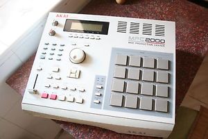 AKAI MPC 2000 + EB16 Effects FX board + 32MB + OUTPUTS + ZIP 250MB SCSI