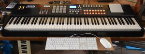 AKAI MPK88 88 Note Keyboard and Controller - Boxed! Excellent Condition