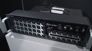 Mackie DL32 B-stock digital mixer