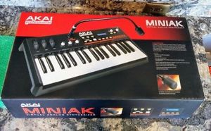 Akai Professional MINIAK - Virtual Analog Synthesizer with Vocoder