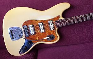 Vintage 1962 Fender Bass VI