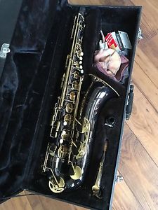 Black and Gold: Jupiter Tenor Saxophone