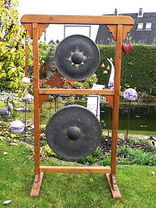 Zwei schöne antike Tempel Gongs (Buckelgongs) aus Nepal