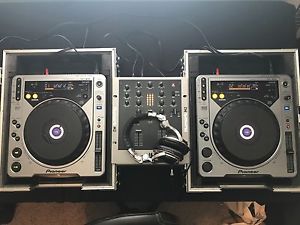 2 Pioneer CDJ 800's + Cases + Numark M2 Two Channel Mixer + HDJ1000 Headphones