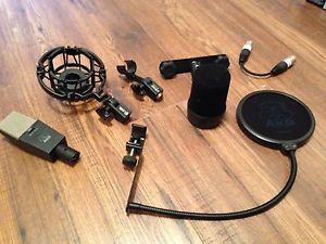 AKG C414 B-ULS  MADE IN AUSTRIA ORIGINAL INC AKG H100 SHOCKMOUNT & EXTRAS