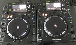 [2x] Pioneer CDJ-2000 Turntables *Near Mint*