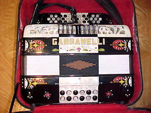 ~WoW~ Gabbanelli Pearl  34 keys, 6 Registers, 12 Bass Accordion