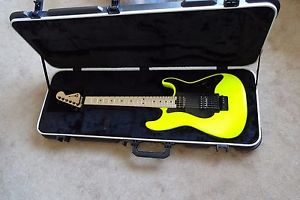 CHARVEL SC1 PRO MOD  SO-CAL SC1 2H FLOYD ROSE NEON YELLOW GUITAR