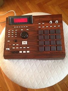 AKAI MPC 2000XL CUSTOM "WOOD"MIDI PRODUCTION CENTER+PERFECT RED DISPLAY+CFREADER