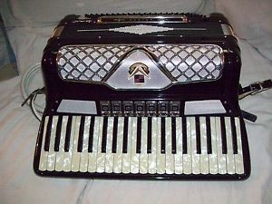 vintage : MORBIDONI  "comet " Master Accordion/electric
