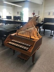 Cembalo "Wittmayer" 270 cm, nussbaum, neuwertig