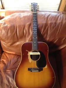 Vintage 1972 Gibson J-45