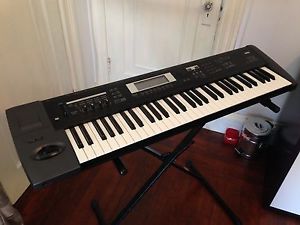 Korg TR61 Keyboard Synthesizer