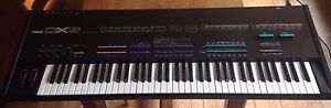 Yamaha DX5 FM Synthesizer + 2 cartridges + soft case + VERY CLEAN