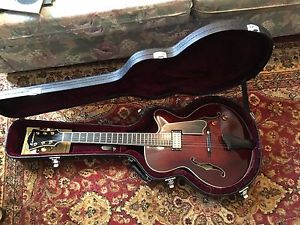 EASTMAN T145SX archtop handcrafted guitar ! Hard case included