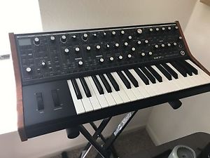 Moog Sub 37 Paraphonic Analog Synthesizer - Tribute Edition (37 Key)