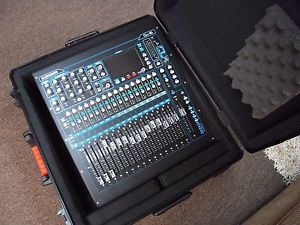 Allen & Heath QU-16 Chrome digital mixer with Gator hardshell case