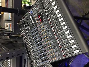Mackie PPM1012 1600 watt mixer/amp showroom model