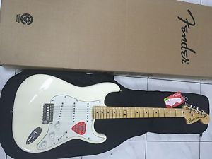 Fender  American Special Stratocaster MN Made in the USA Olympic White NEW