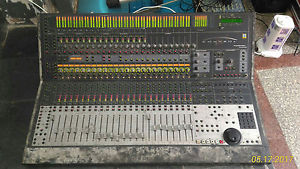 Avid Control 24 - Pro Tools Control Surface Digidesign Mixer Control|24