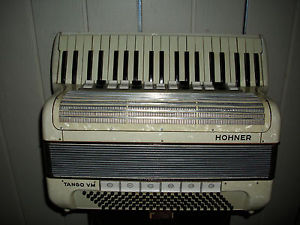 Akkordeon Hohner Tango VM  120 Bässe