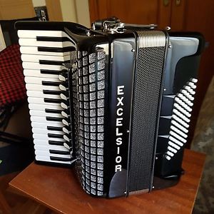 Acordeon Italiano Excelsior 72 bajos 4 voces