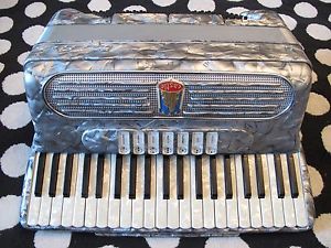"CASTLE" LMH ACCORDION/ACCORDIAN, MADE IN ITALY, SHIPPED 70 TO BRAZIL.