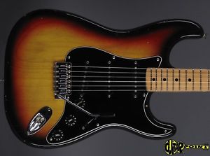 1977 Fender Stratocaster  - 3-tone Sunburst - Maple Neck PLAYER