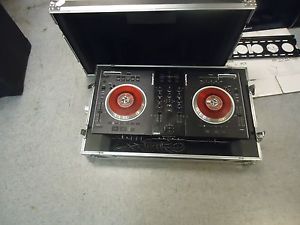 NUMARK NS7 WITH HARD CARRING CASE