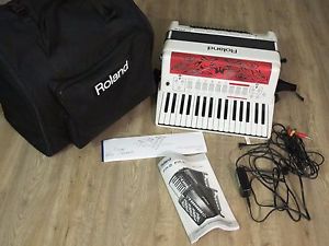 Roland FR 2 Digital Electronic Accordion W/Case & Accessories