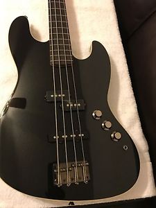 Beautiful! Fender Aerodyne Jazz Bass Black and Rosewood-Excellent Condition