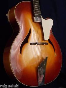 Framus modelo tango 1952. Con pastilla framus espezial