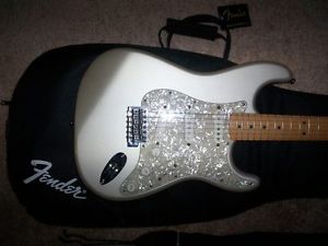 DIAMOND ANNIVERSARY FENDER STRATOCASTER MIM GUITAR! +gigbag strings strap