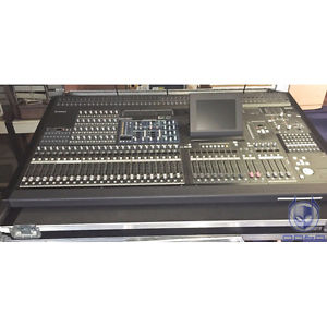 Yamaha PM5D console incl. 2x PW800W PSU, 4x Converter + Preamps in Flightcase