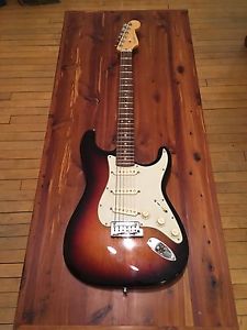 Fender American Deluxe Stratocaster - 3 Color Sunburst - Rosewood Fretboard