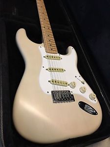 Fender Custom Classic Vibe Mary Kay Stratocaster Strat Blonde with V Neck