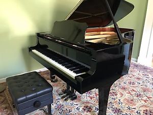 Yamaha C7 Conservatory Grand Piano  Absolutely gorgeous Polished Ebony Finished