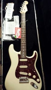 2012 Fender American Deluxe Stratocaster Guitar NEW