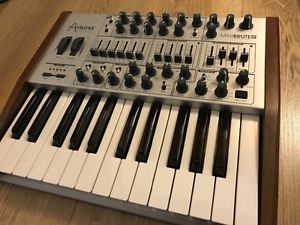 ARTURIA MINIBRUTE SE Analog Synthesizer