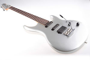 MusicMan Luke 2 E-Gitarre Silver Sparkle Bj 2009 wie neu im Original-Case