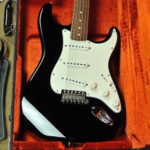 Fender FSR American Vintage Reissue '70s Stratocaster - AVRI - Black w/Matching