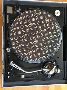 Great condition Technics sl-1210m5g in Odyssey Road case.