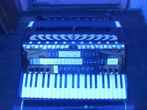 S3 S 3 Electric Accordion Piano Keyboard 120 Bass w/ Case Made in Italy