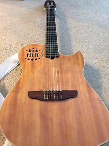 Godin Multiac Nylon SA Guitar