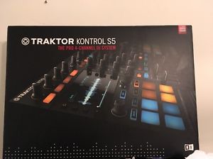Native Instruments Traktor Kontrol S5 DJ Controller