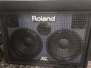 ROLAND KC 880 Amplifier